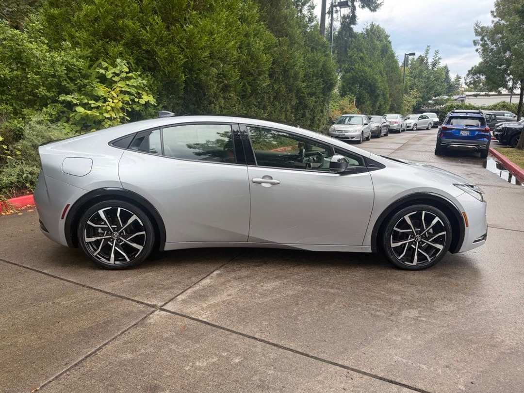 2023 Toyota Prius Prime XSE - Image 2