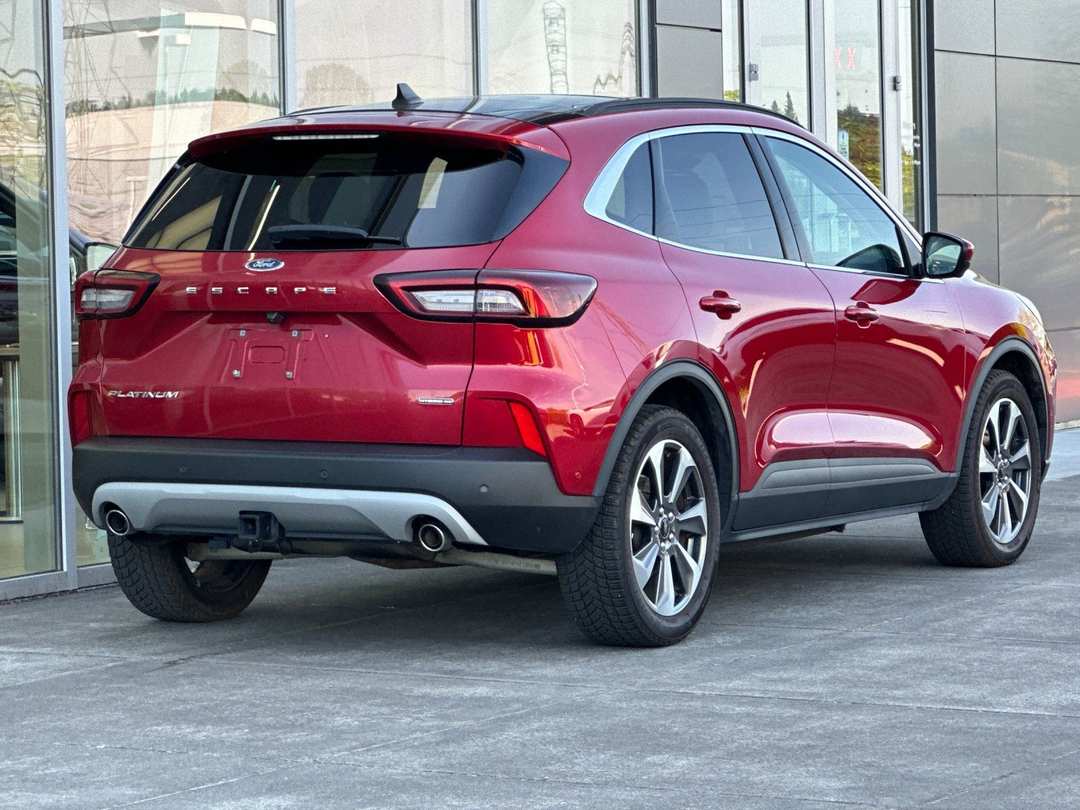 2023 Ford Escape Hybrid Platinum - Image 3