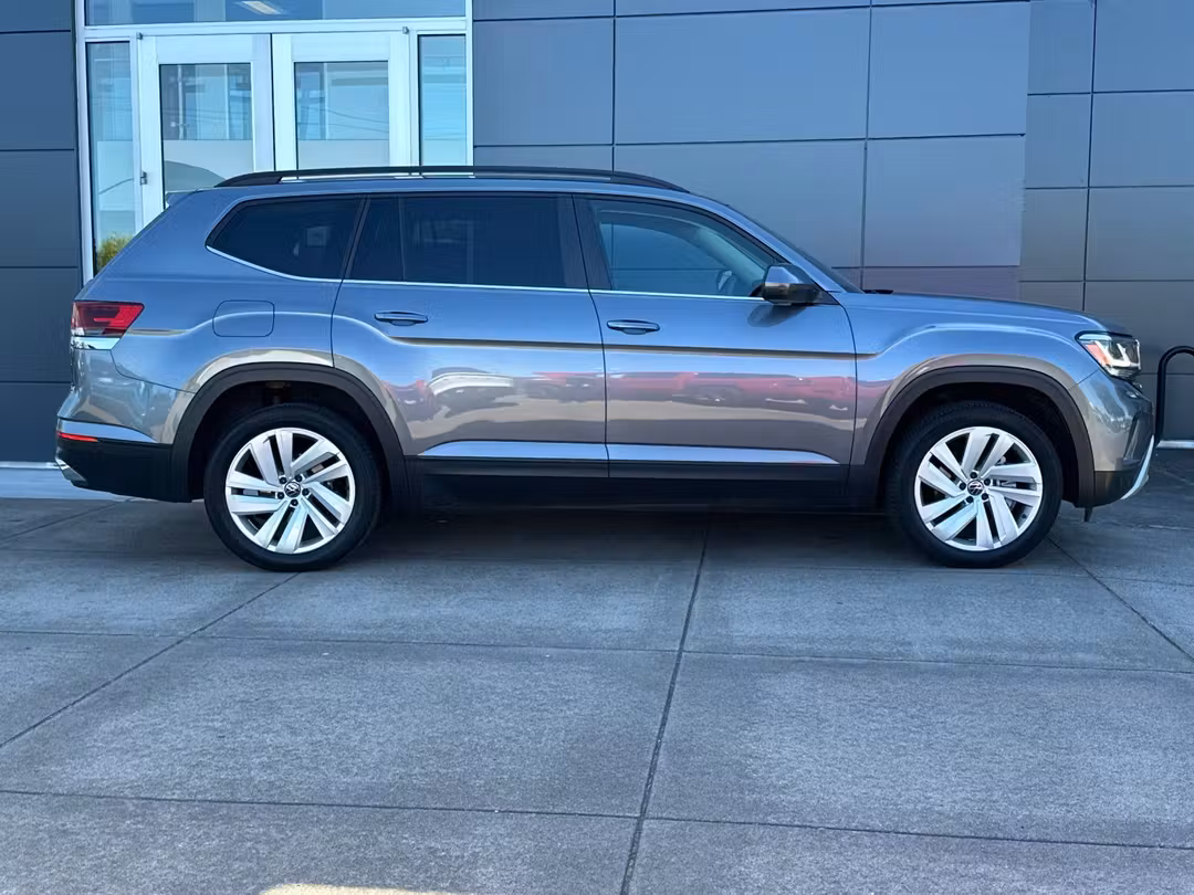 2021 Volkswagen Atlas 3.6L V6 SE w/Technology - Image 2