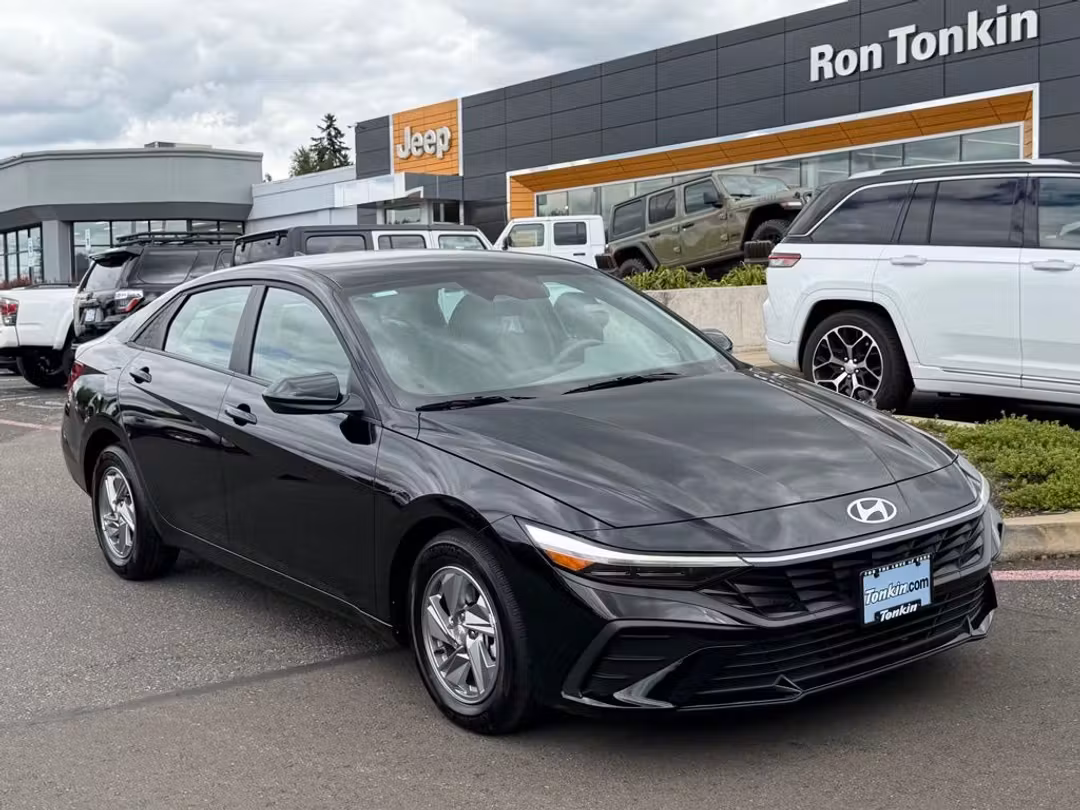2024 Hyundai Elantra SE - Image 2