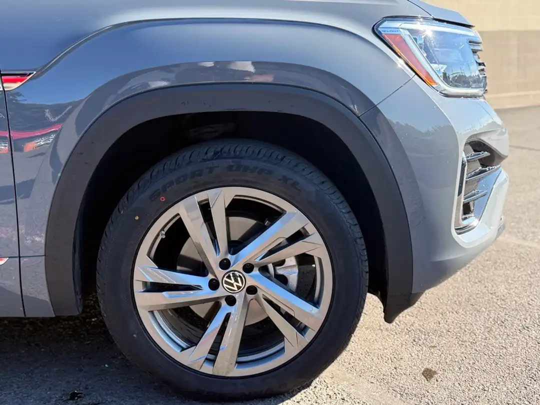 2024 Volkswagen Atlas Cross Sport 2.0T SEL RLine - Image 2