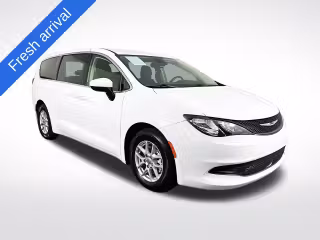 2023 Chrysler Voyager LX