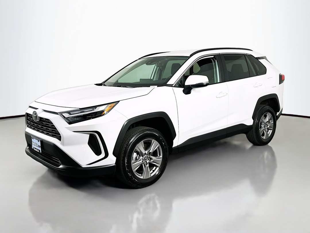 2025 Toyota Rav4 XLE - Image 3
