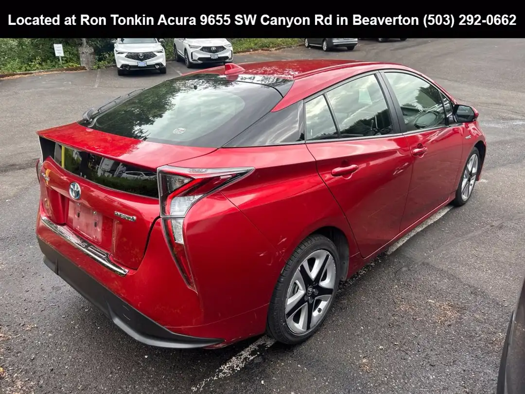 2017 Toyota Prius Three Touring - Image 3