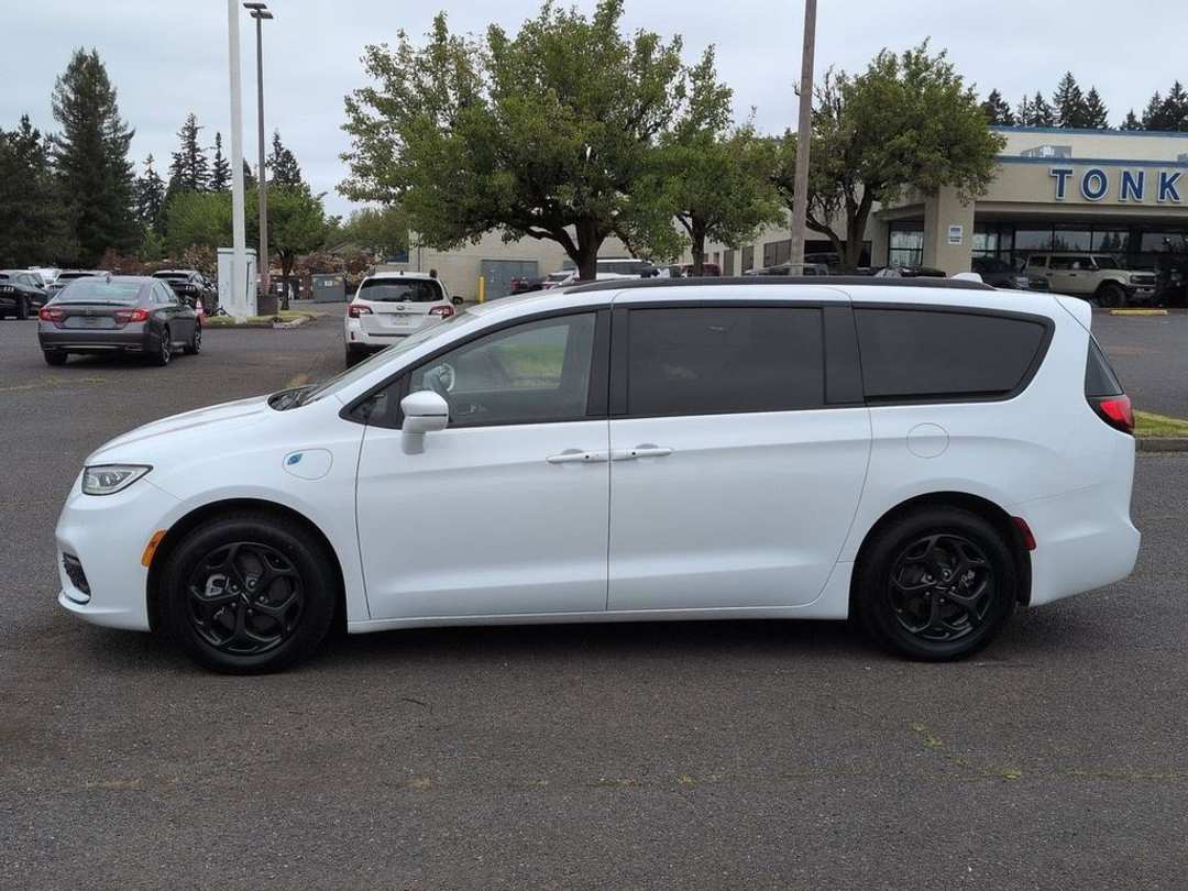 2021 Chrysler Pacifica Hybrid Touring - Image 2