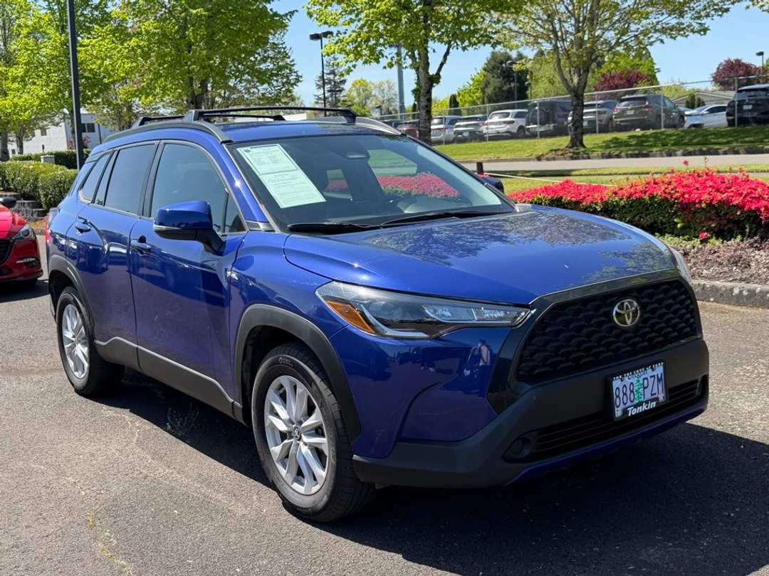 2024 Toyota Corolla Cross LE - Image 2