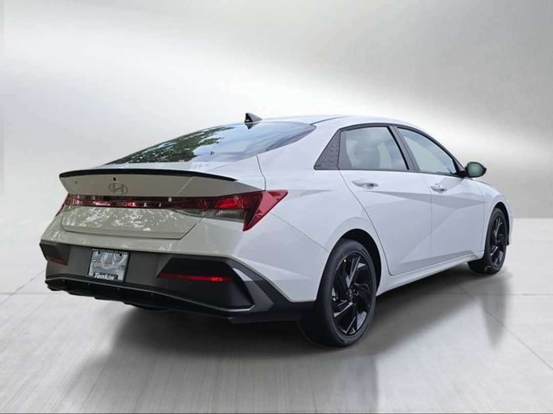 2026 Hyundai Elantra SEL Sport - Image 3