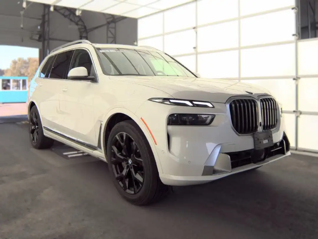 2026 BMW X7 xDrive40i - Image 2