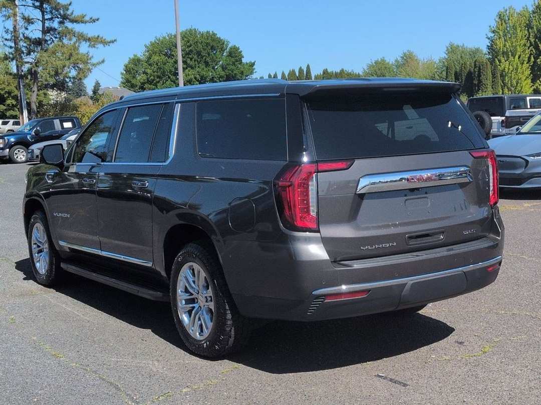 2021 GMC Yukon Xl SLT - Image 3