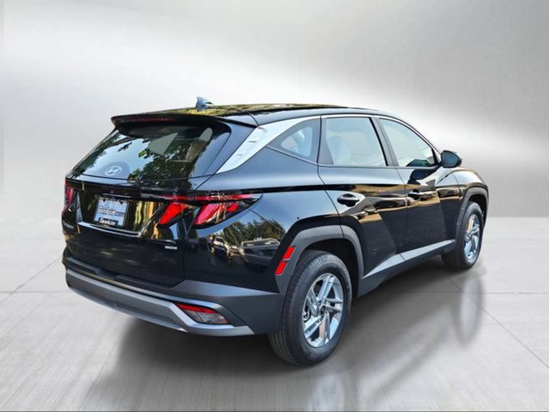2026 Hyundai Tucson SE - Image 3