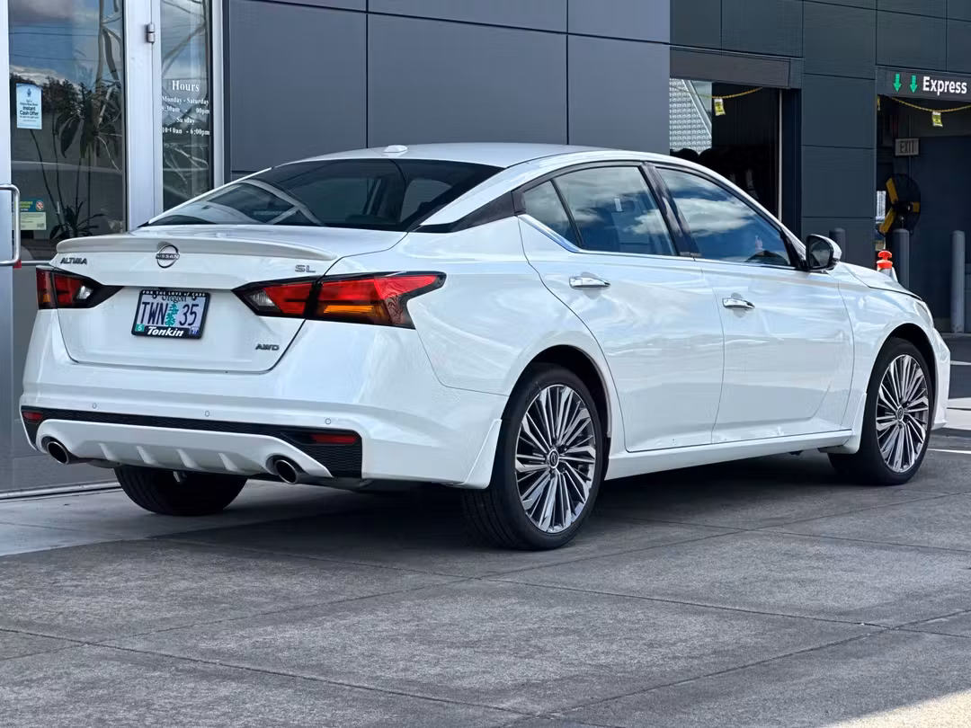 2025 Nissan Altima 2.5 SL - Image 3