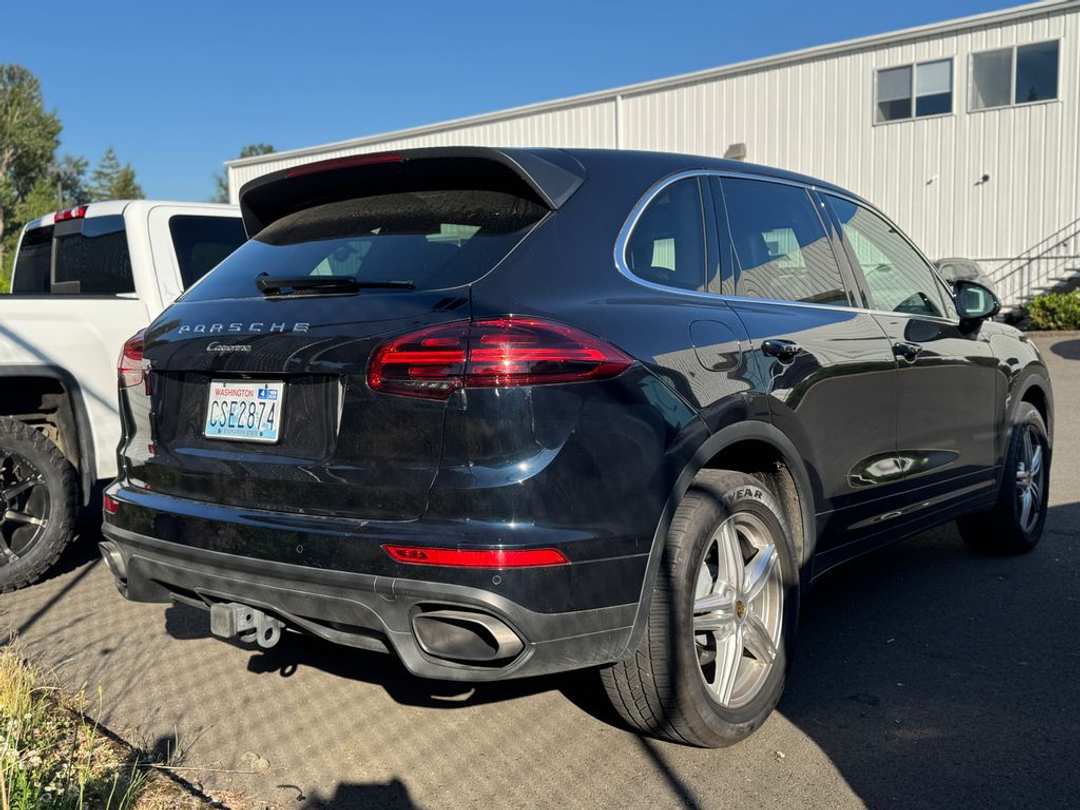 2018 Porsche Cayenne - Image 2