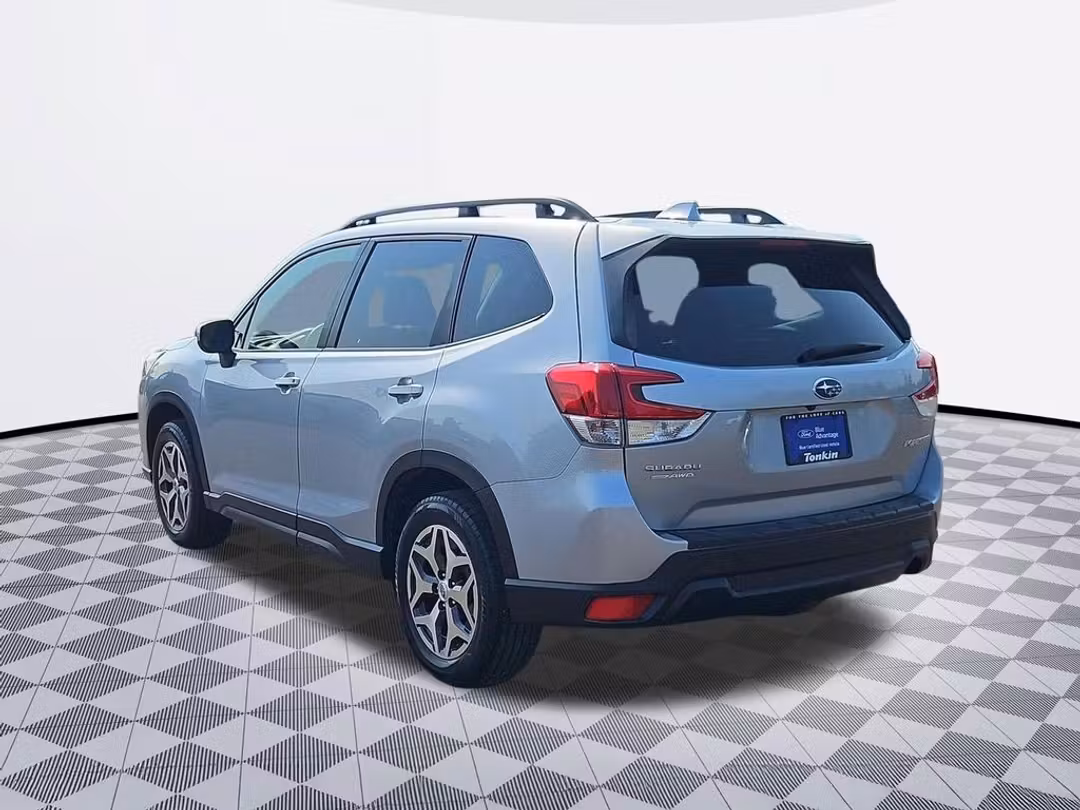 2023 Subaru Forester Premium - Image 3