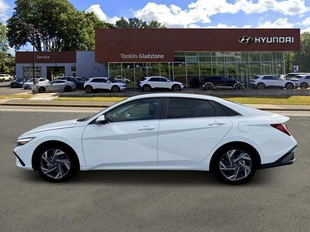 2026 Hyundai Elantra Hybrid Limited - Image 3