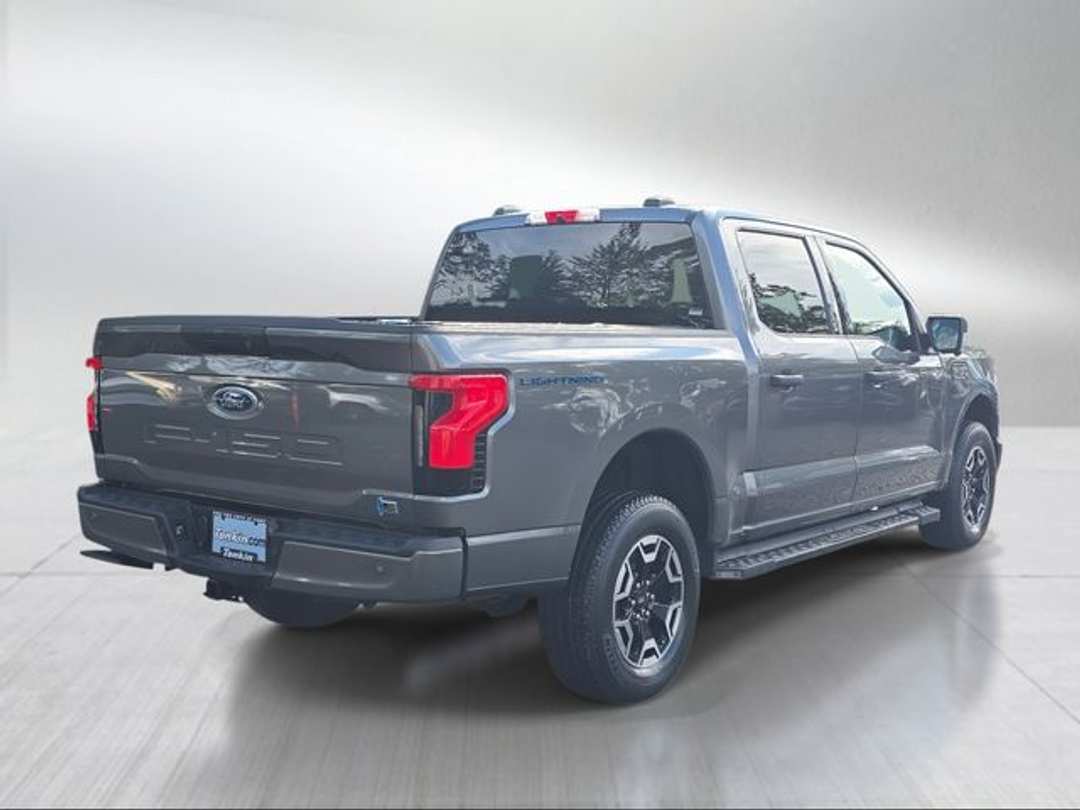 2023 Ford F-150 Lightning XLT - Image 3