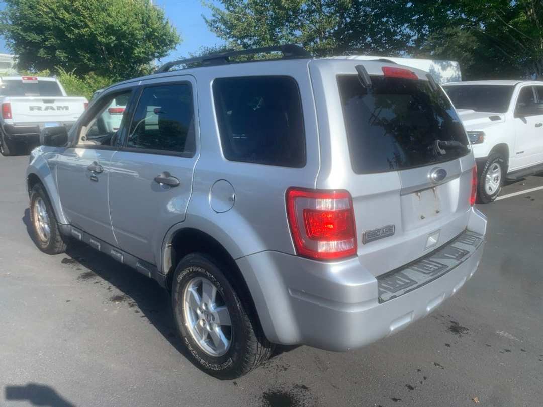 2010 Ford Escape XLT - Image 2