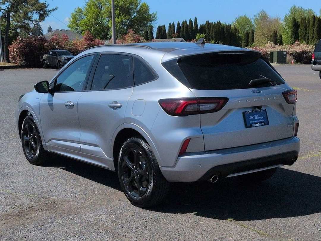 2023 Ford Escape STLine - Image 3