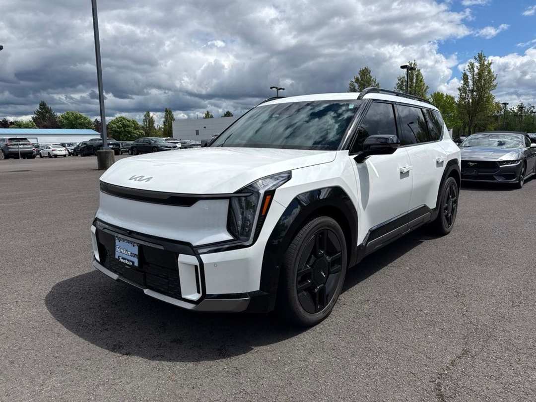 2024 Kia Ev9 GTLine - Image 3