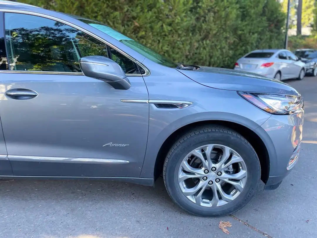 2021 Buick Enclave Avenir - Image 2