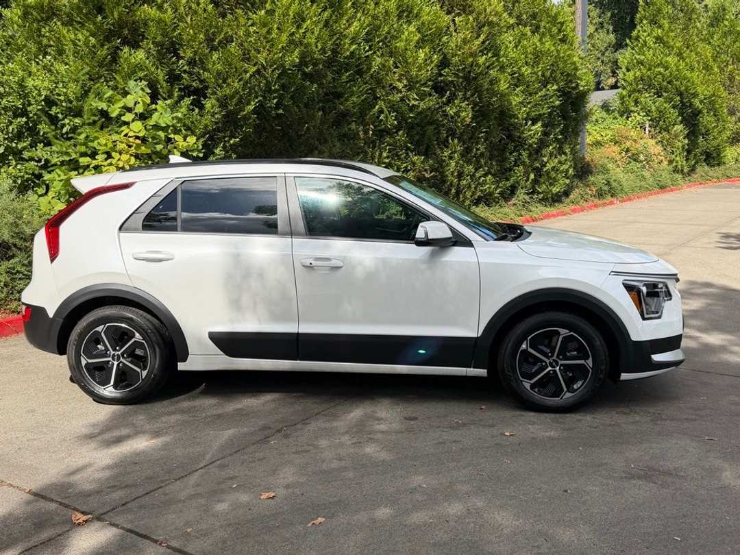 2025 Kia Niro Plug-In Hybrid EX - Image 2