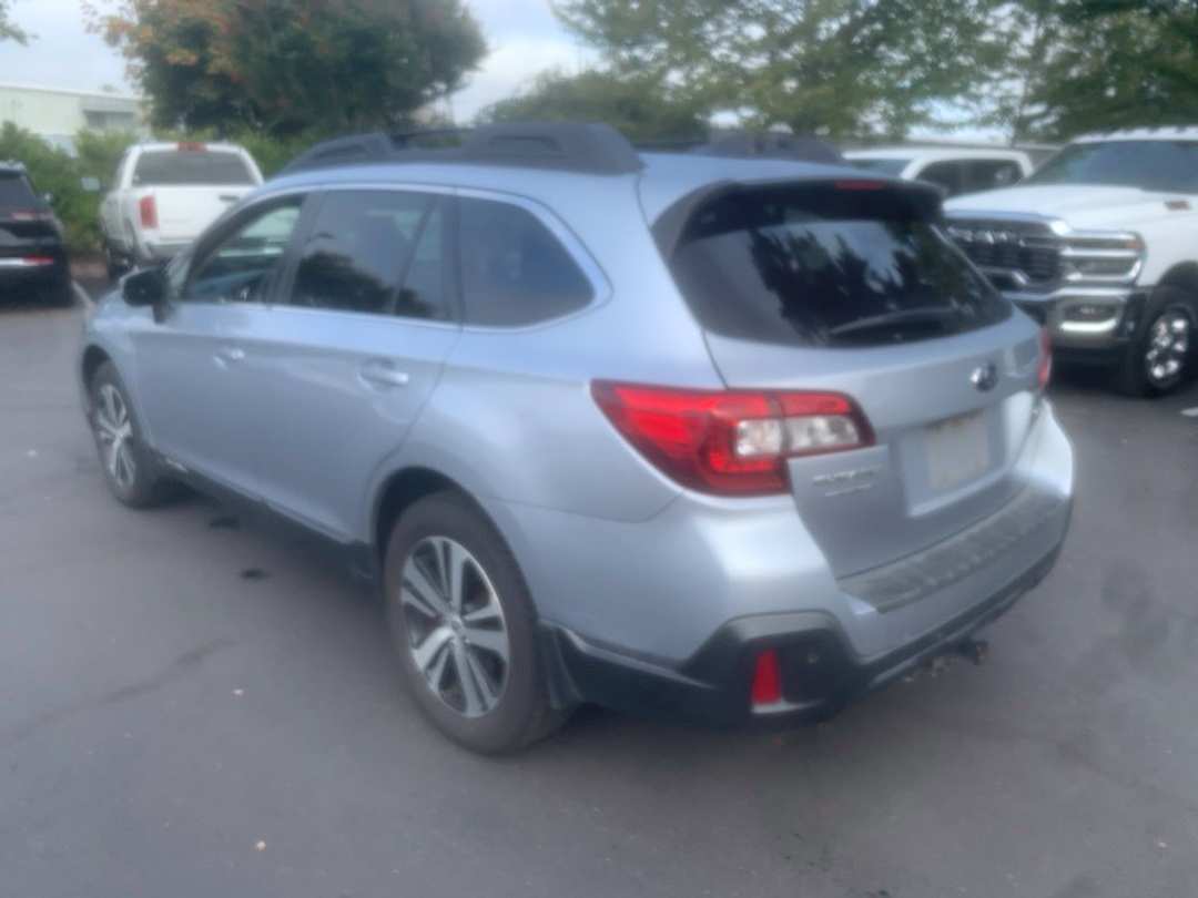2019 Subaru Outback 2.5i - Image 2