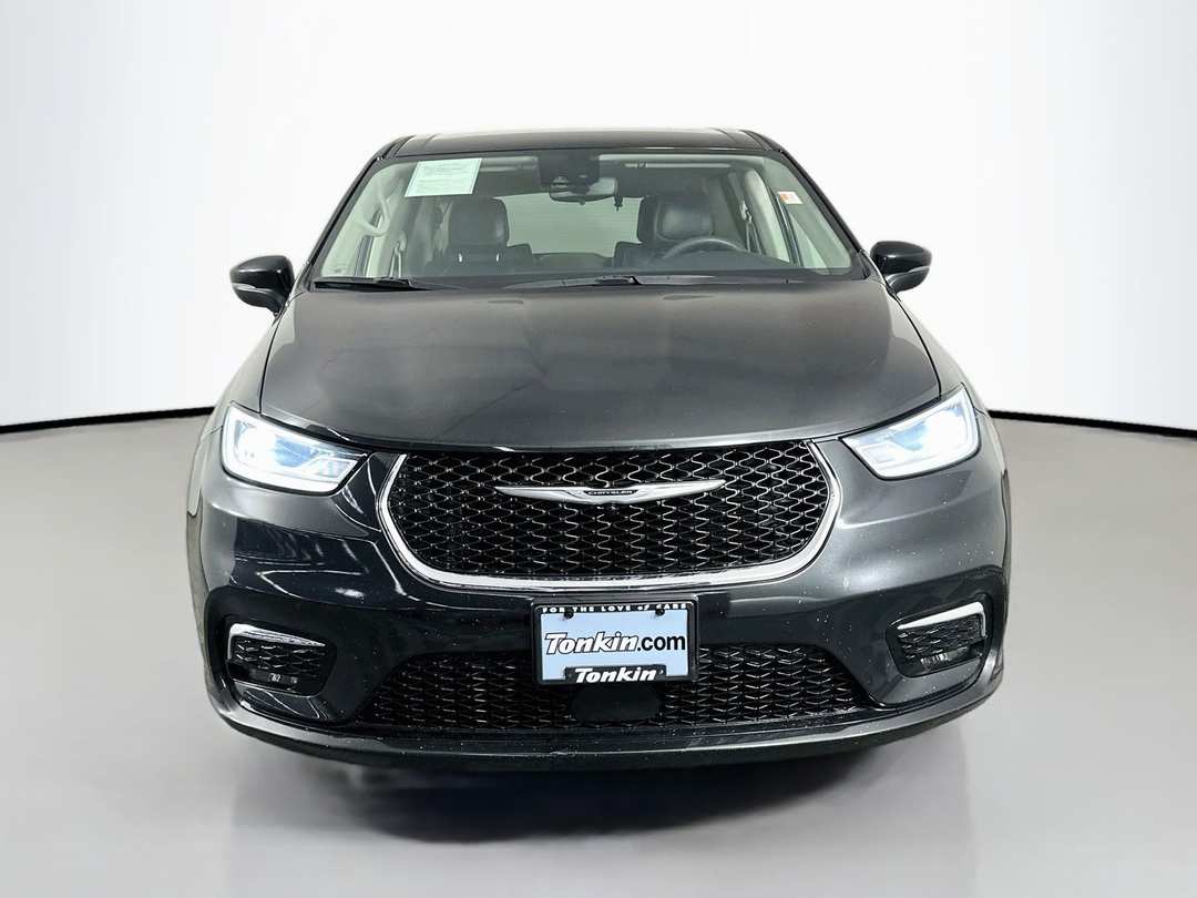 2023 Chrysler Pacifica Hybrid Touring L - Image 2