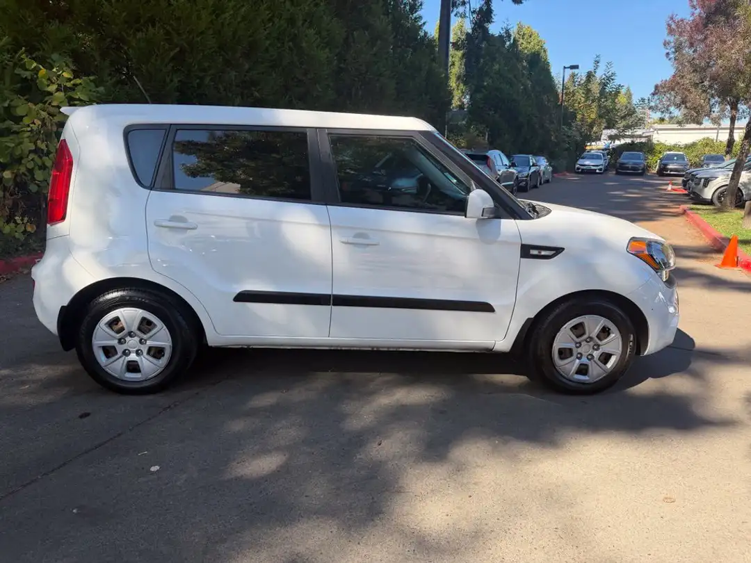 2013 Kia Soul Base - Image 2