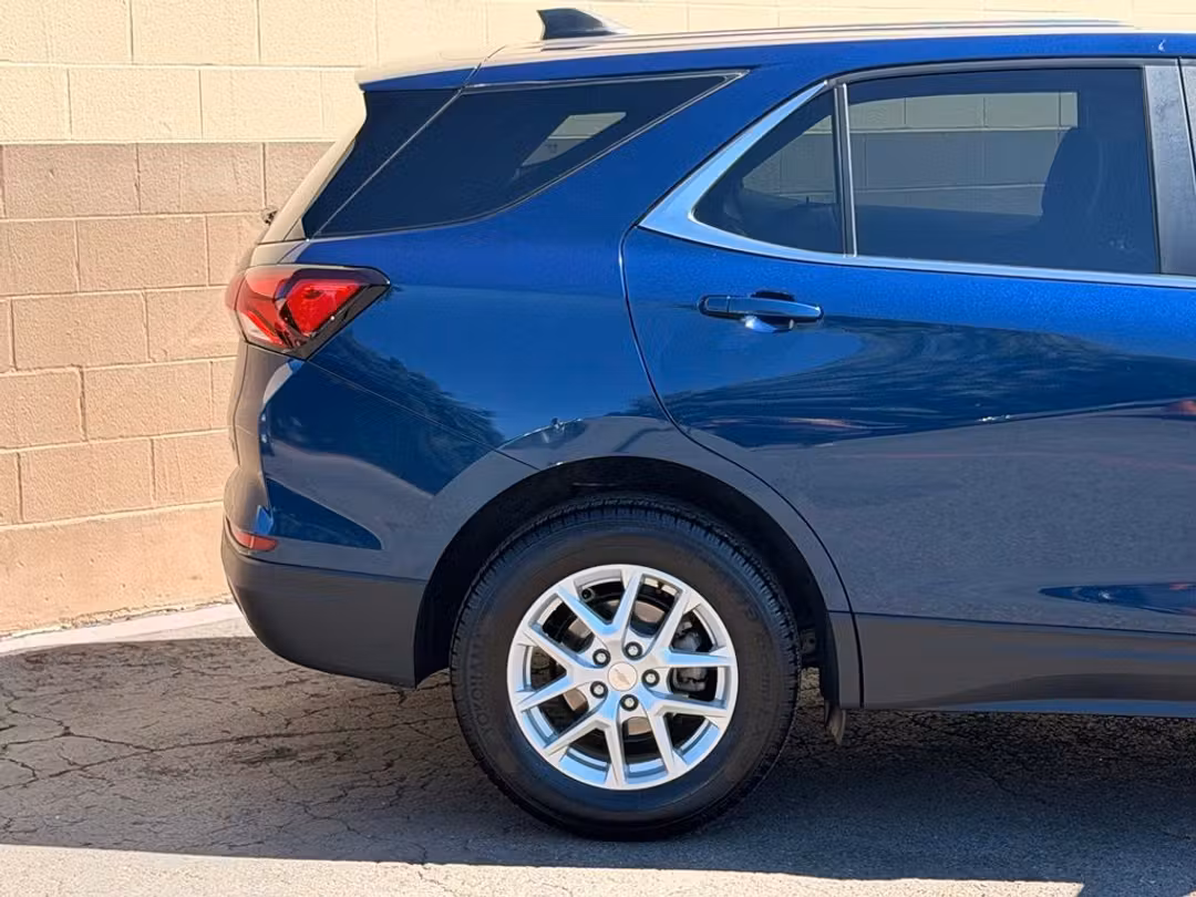 2023 Chevrolet Equinox LT - Image 3