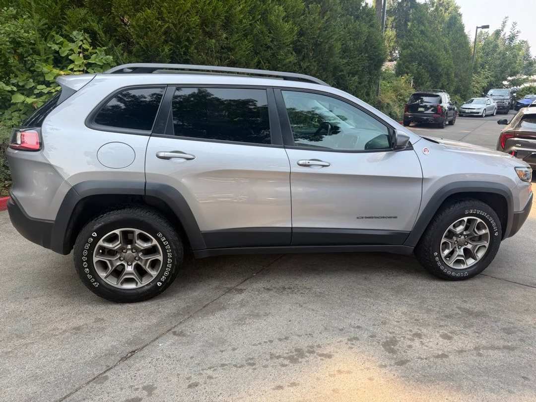 2020 Jeep Cherokee Trailhawk - Image 2