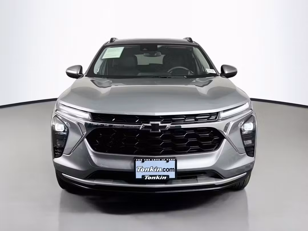 2025 Chevrolet Trax LT - Image 2