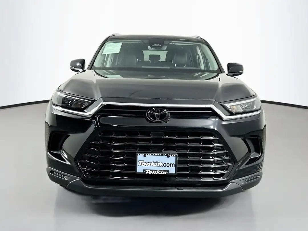 2024 Toyota Grand Highlander XLE - Image 2