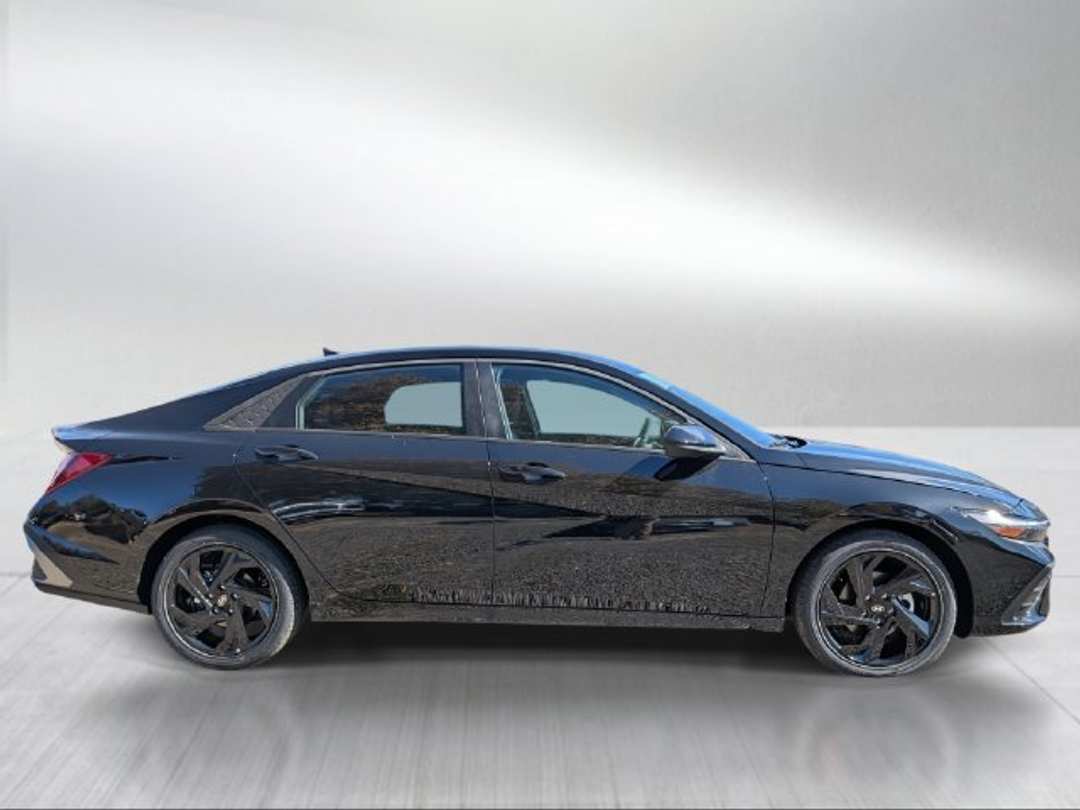 2026 Hyundai Elantra SEL Sport - Image 2