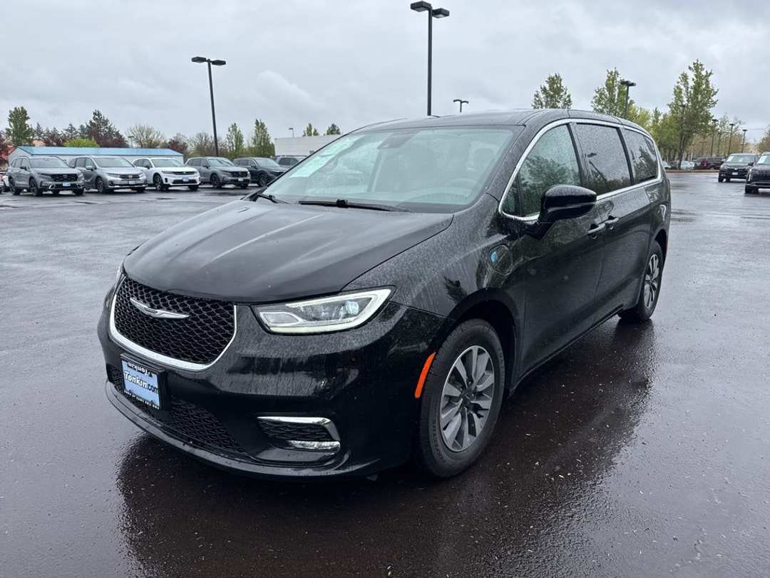 2024 Chrysler Pacifica Hybrid Select - Image 3