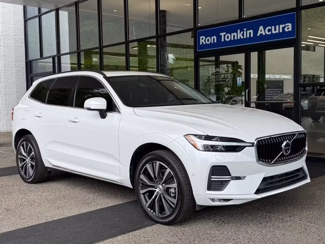 2022 Volvo Xc60 B5 Momentum - Image 2