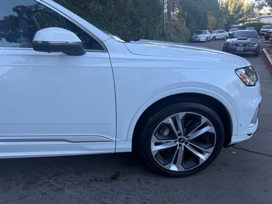 2020 Audi Q7 55 Premium Plus - Image 3