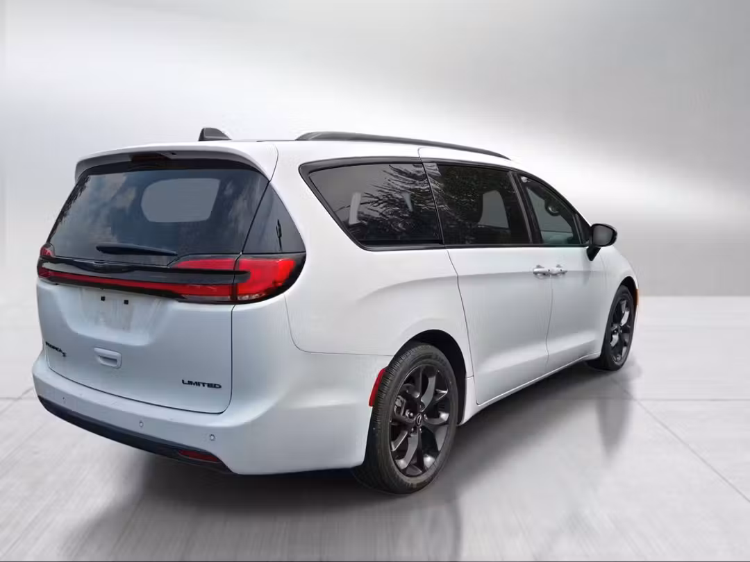 2025 Chrysler Pacifica Limited - Image 3