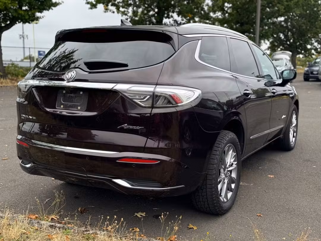 2023 Buick Enclave Avenir - Image 2