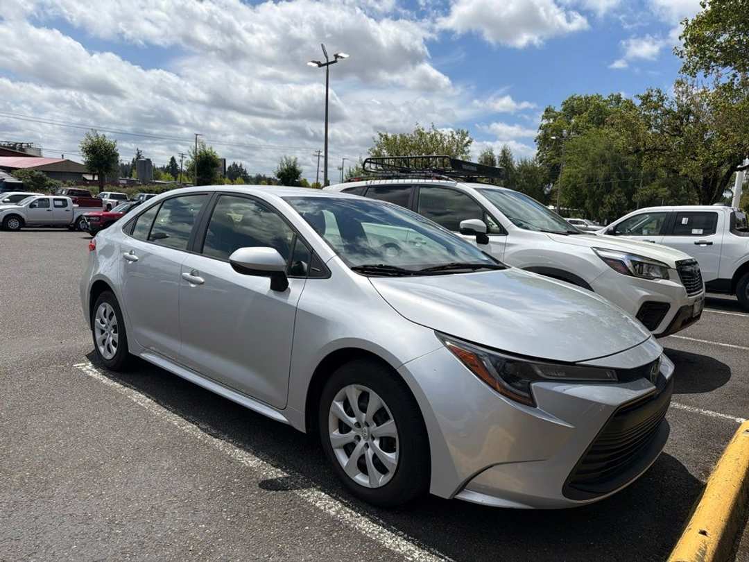 2024 Toyota Corolla LE - Image 3