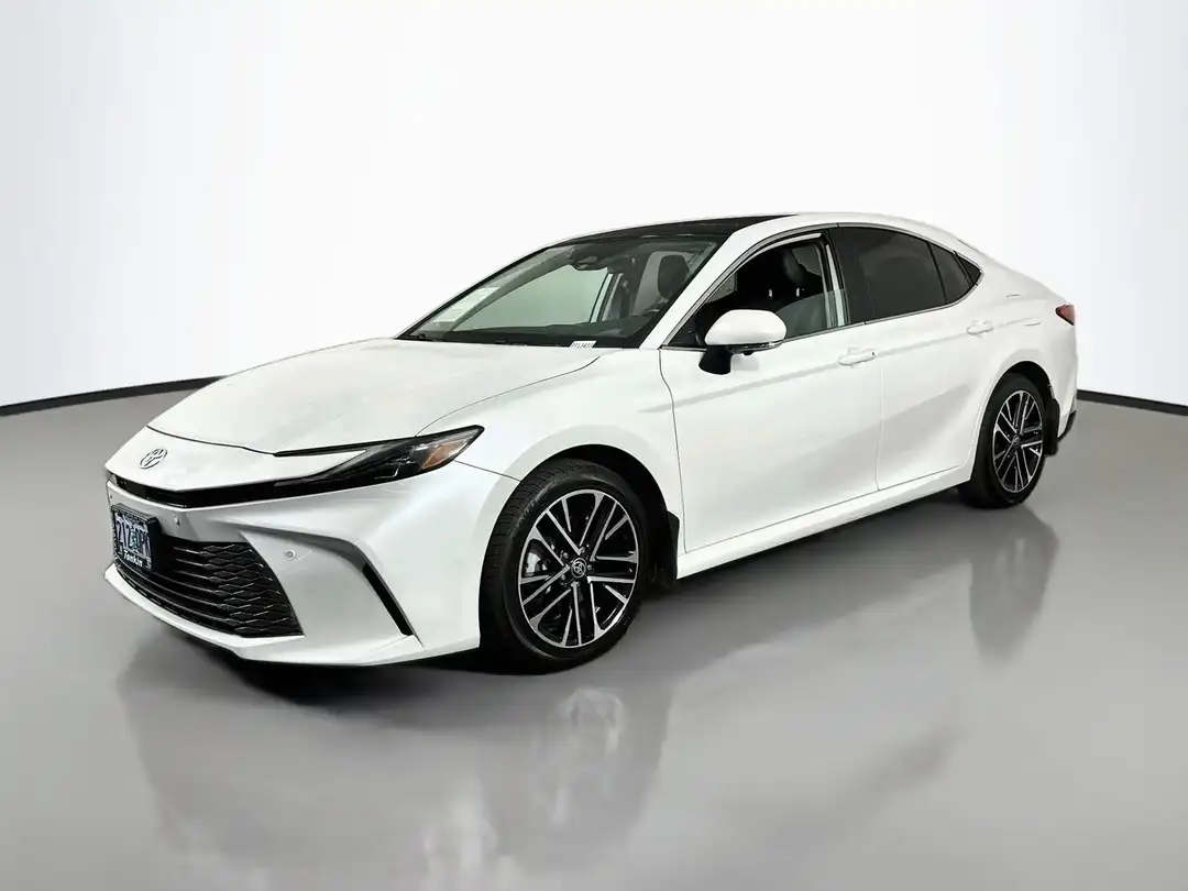 2025 Toyota Camry XLE - Image 3