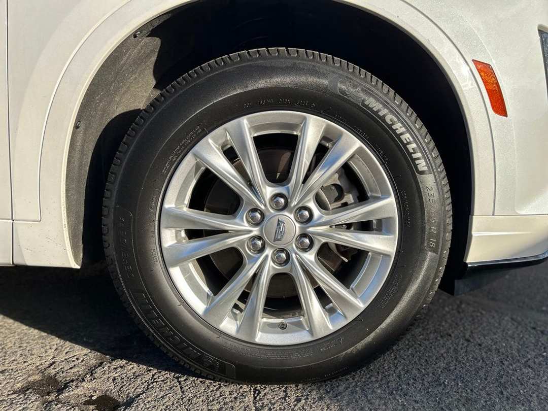 2024 Cadillac Xt6 Luxury - Image 2