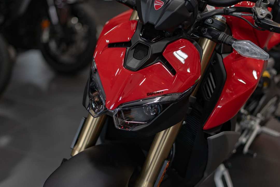 2026 Ducati Streetfighter V2 - Image 2