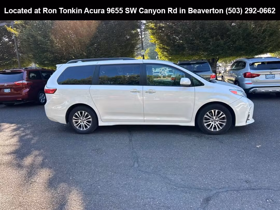 2019 Toyota Sienna XLE Premium - Image 3