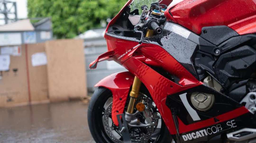 2026 Ducati Panigale V4S Corse - Image 3