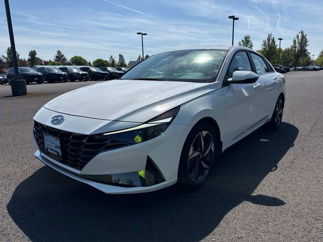 2023 Hyundai Elantra Hybrid Limited - Image 3
