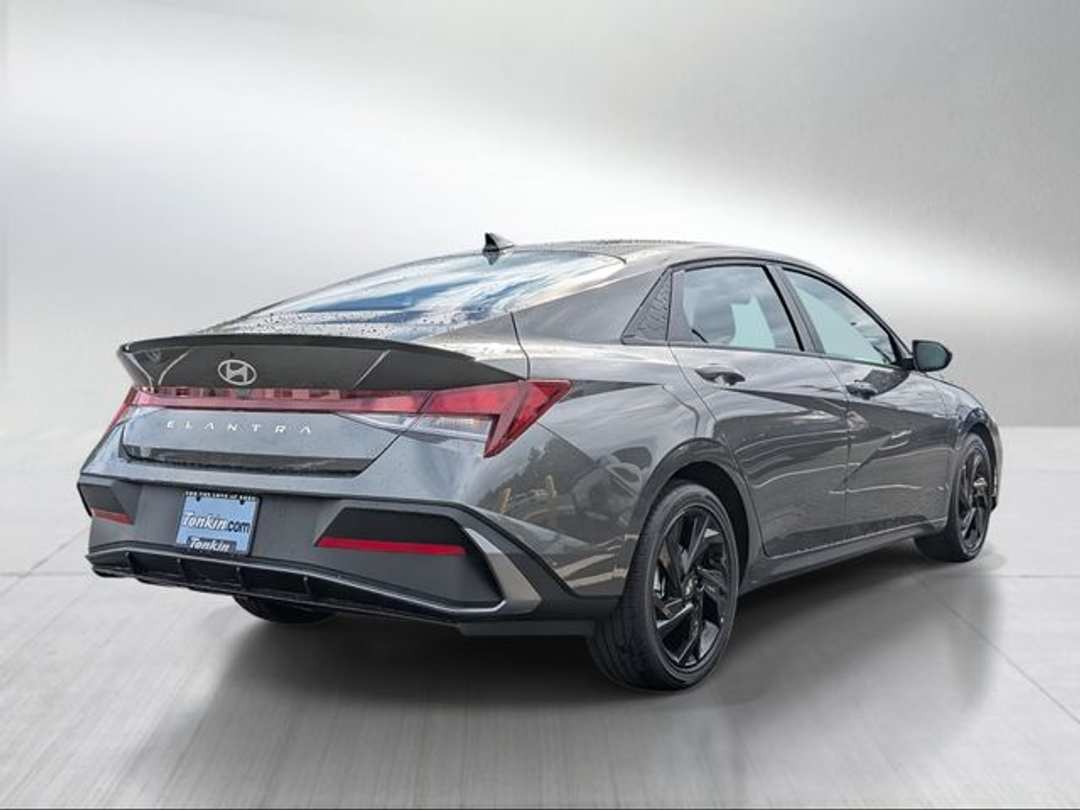 2026 Hyundai Elantra SEL Sport - Image 3