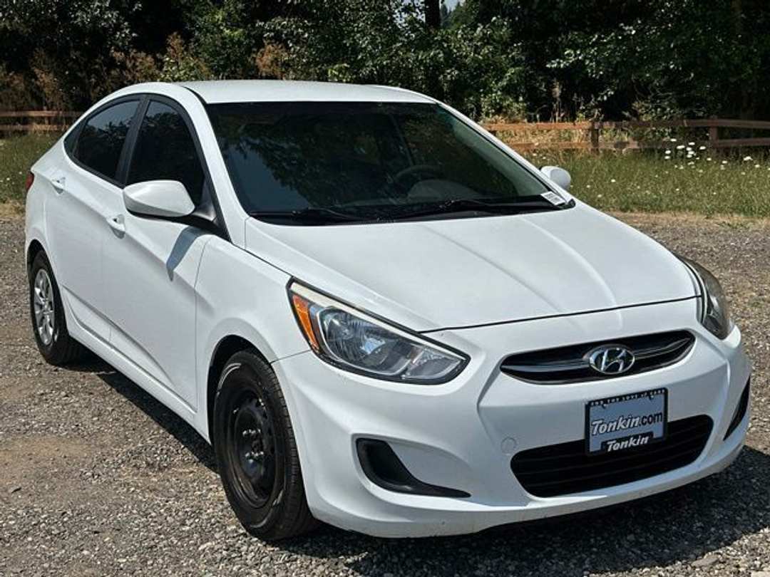 2017 Hyundai Accent SE - Image 2