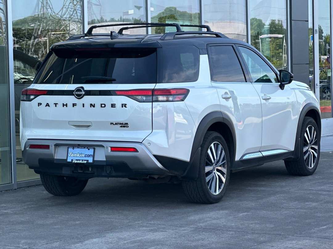 2023 Nissan Pathfinder Platinum - Image 3