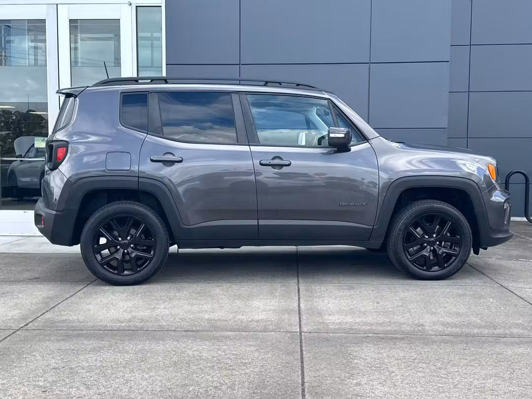 2019 Jeep Renegade Latitude - Image 2