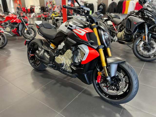 2027 Ducati Diavel V4 Rs