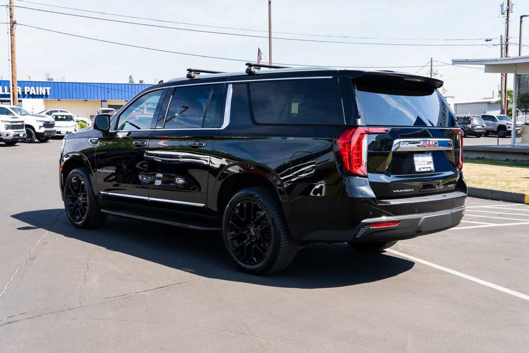 2023 GMC Yukon Xl SLT - Image 2